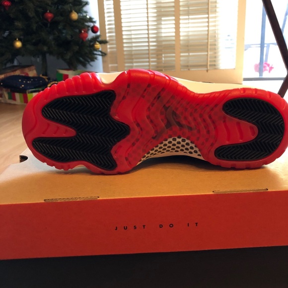 Retro Jordan 11 BRED - Picture 2 of 5